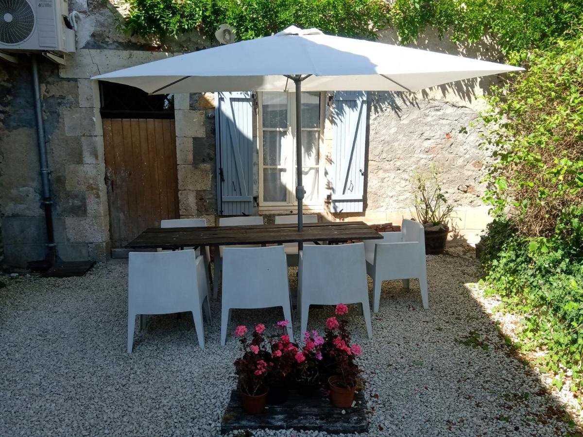 Villa La Poste Saulgond Extérieur photo